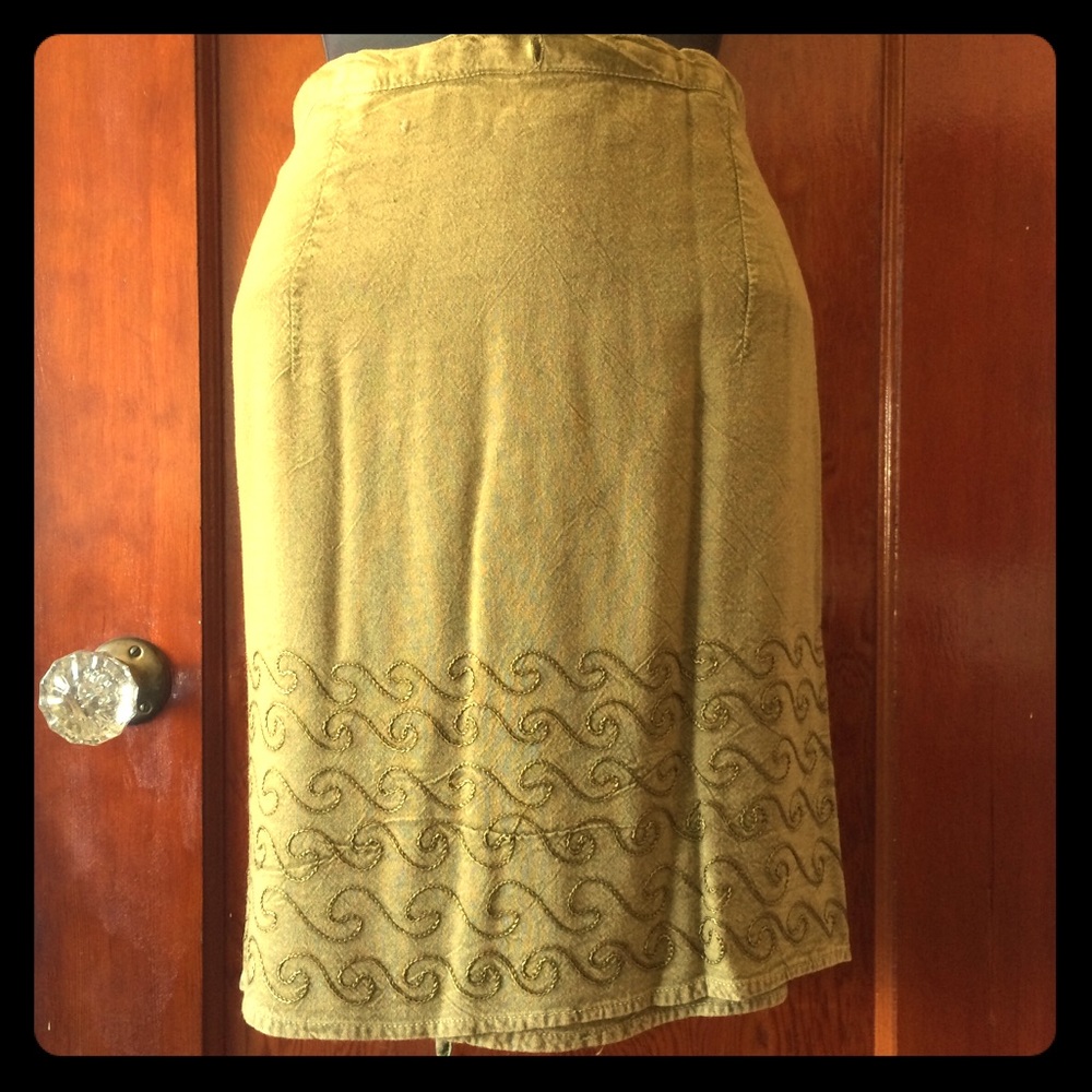 🔹2 for $85🔹 Vintage embroidered wrap skirt
